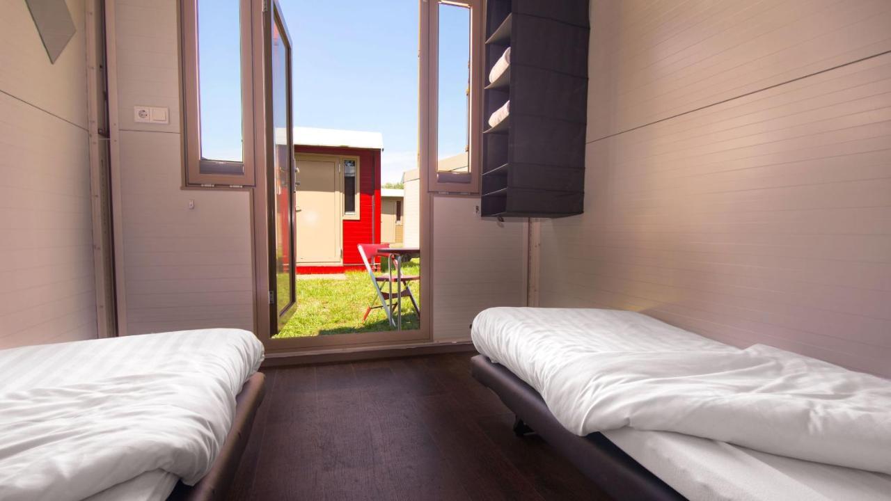 Pop-Up Hotel Songfestival Klaaswaal المظهر الخارجي الصورة